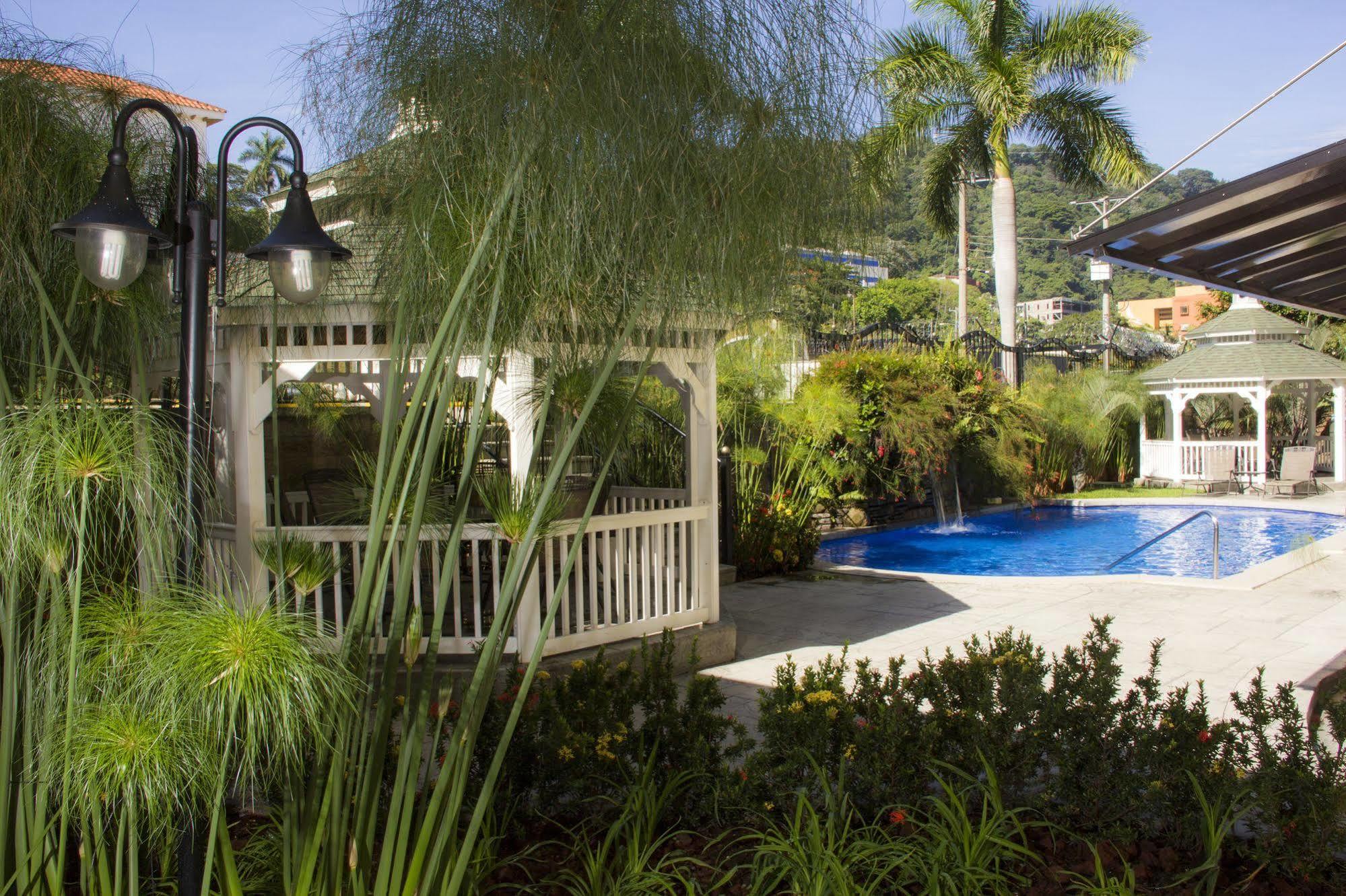 Beverly Hills: Hotel And Business Nuevo Cuscatlan Экстерьер фото